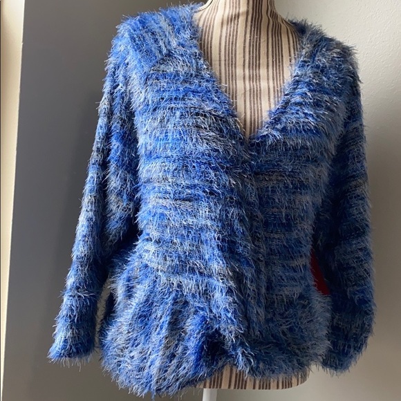 Jennifer Lopez twist front top. - Picture 3 of 4